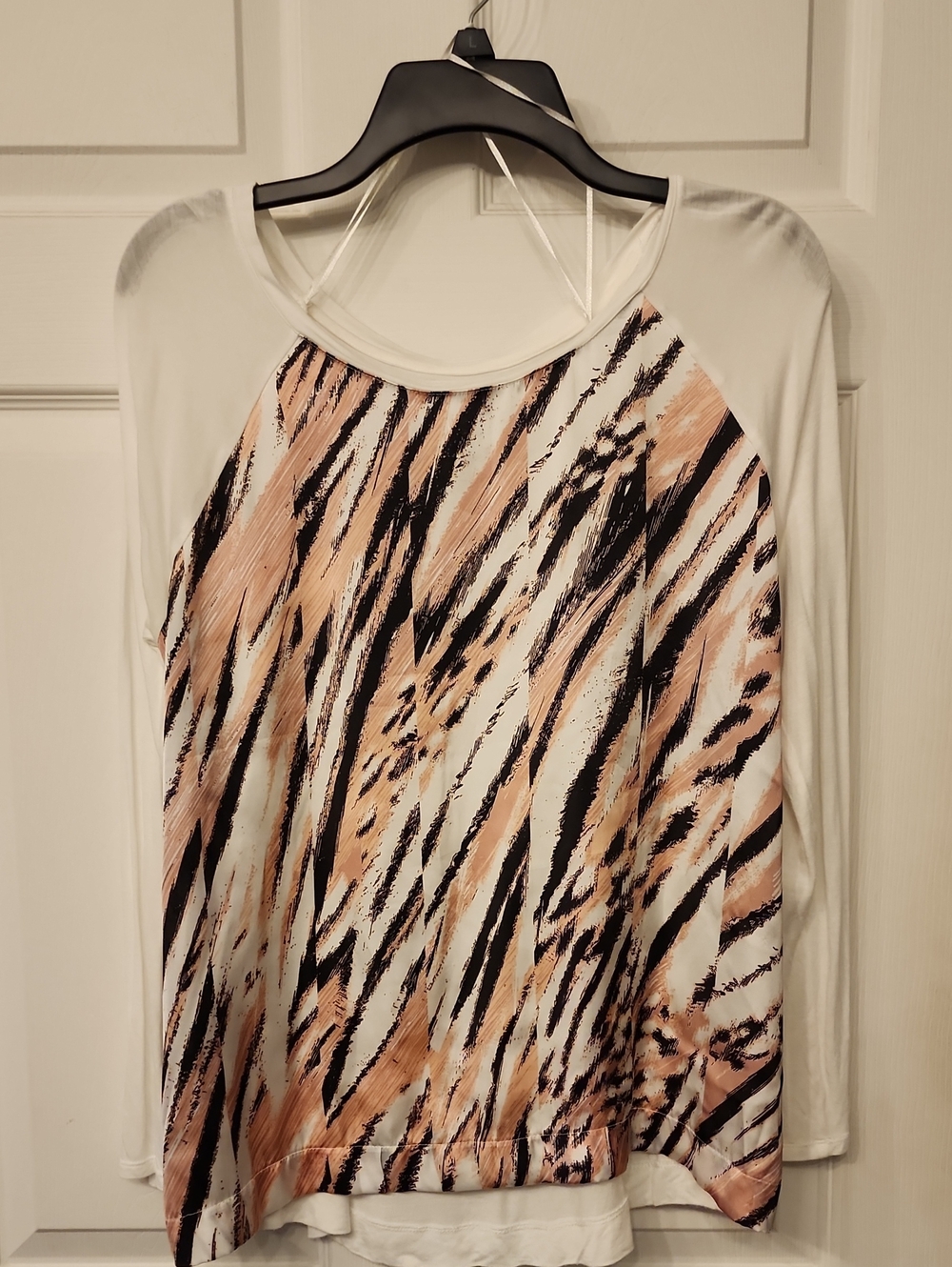 Jennifer Lopez White & Pink  Animal-Print Long Sleeve Raglan Top